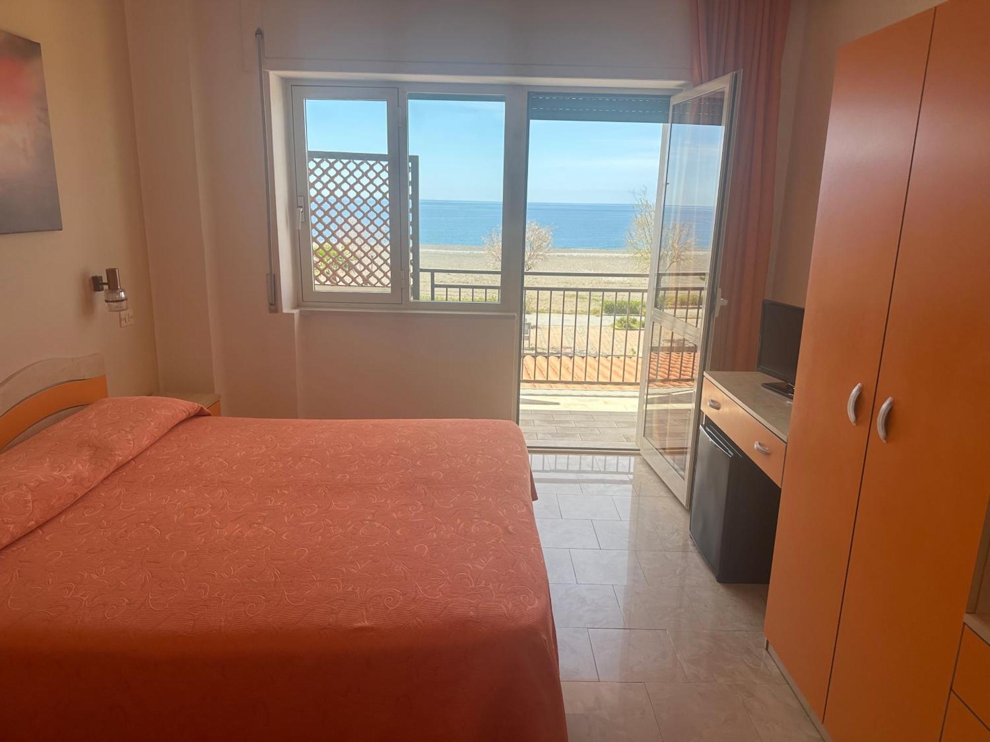 Hotel Germania Praia a Mare Exterior photo