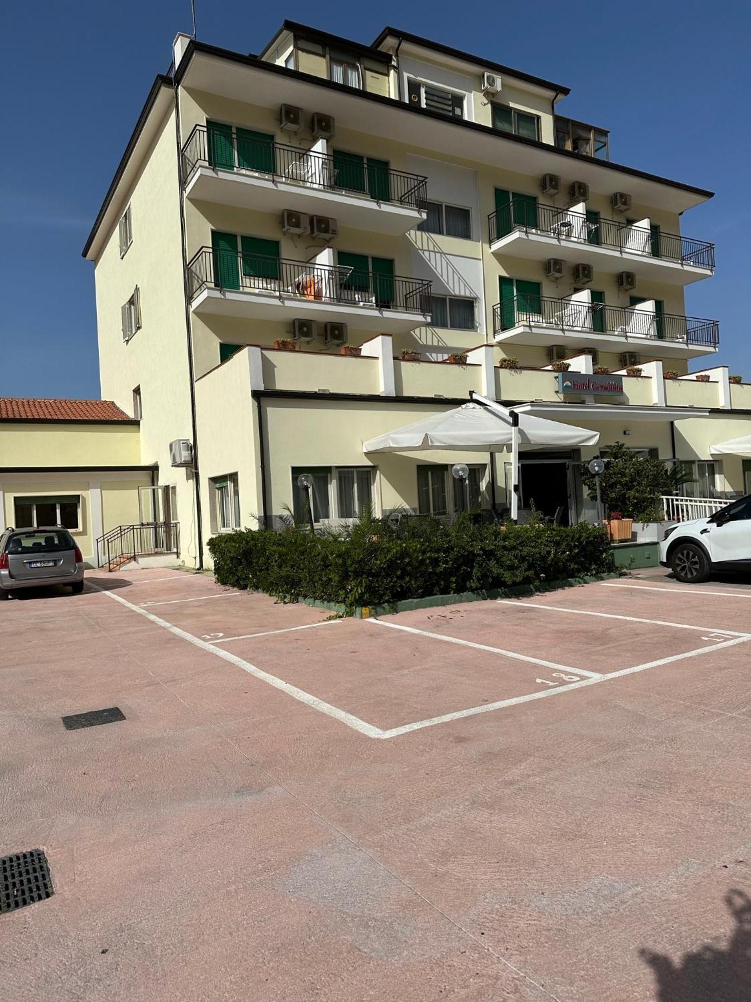 Hotel Germania Praia a Mare Exterior photo