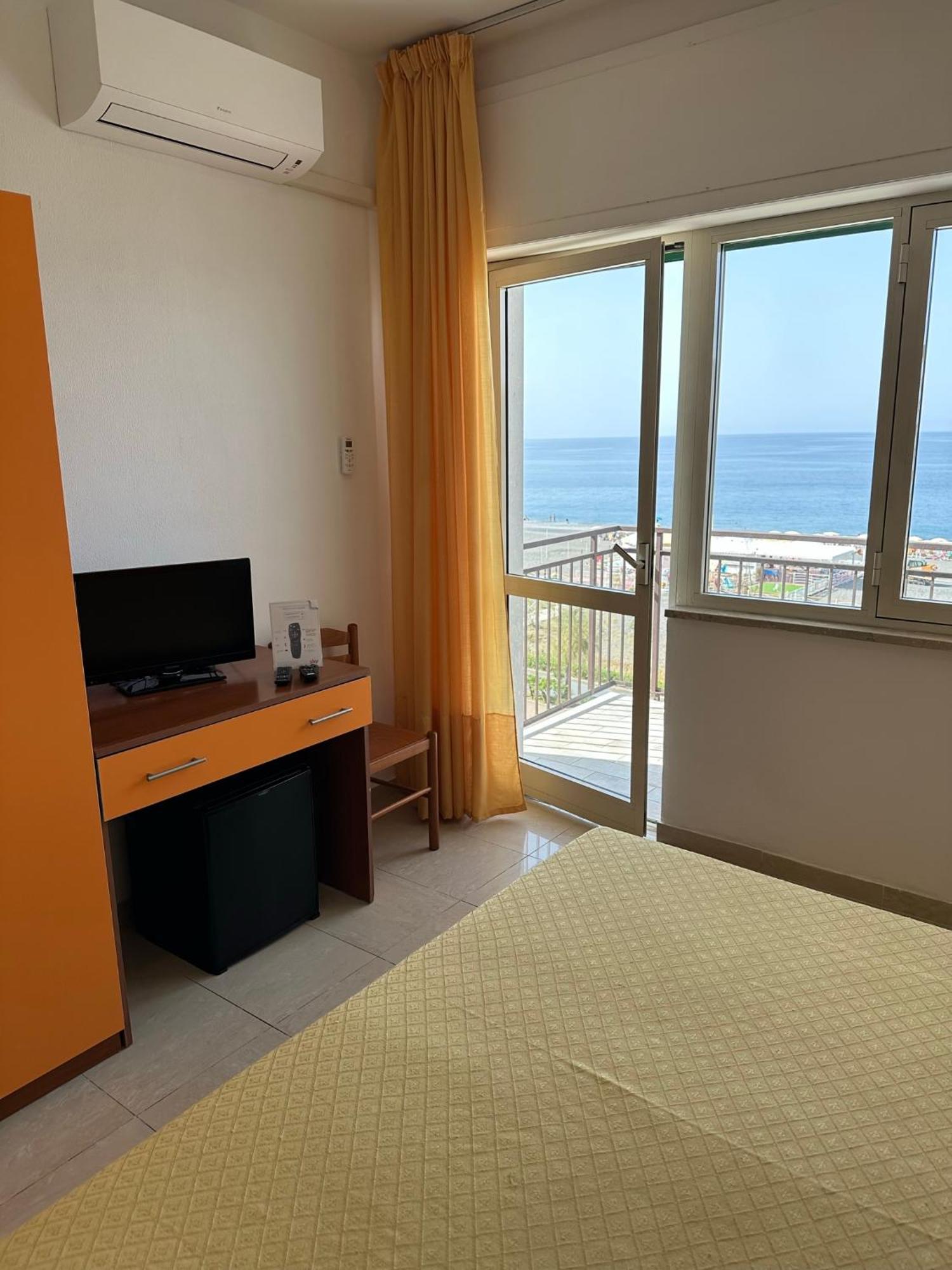 Hotel Germania Praia a Mare Exterior photo